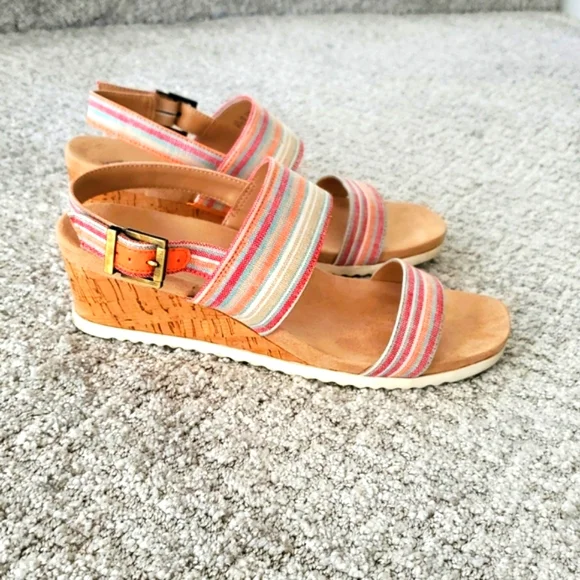 Abella Women's Multicolor Striped Wedge Sandals. Sz 8.5 - Picture 4 of 5